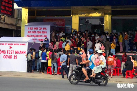 Đồng Nai: Hàng ngàn người dân đi làm xét nghiệm, nhiều nơi quá tải - Ảnh 1. Đồng Nai: Hàng ngàn người dân đi làm xét nghiệm, nhiều nơi quá tải - Ảnh 1.