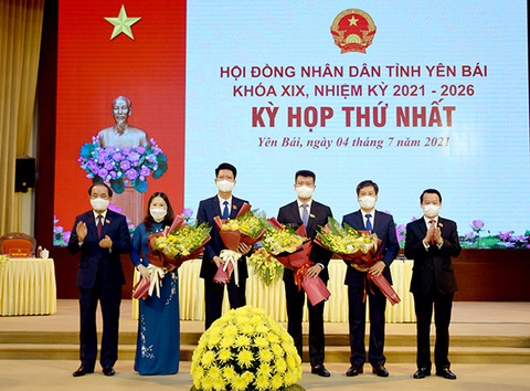 Ông Trần Huy Tuấn tái đắc cử chủ tịch UBND tỉnh Yên Bái - Ảnh 1. Ông Trần Huy Tuấn tái đắc cử chủ tịch UBND tỉnh Yên Bái - Ảnh 1.