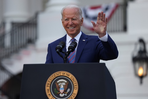 Tổng thống Biden: Nước Mỹ đã trỗi dậy từ bóng tối của COVID-19 - Ảnh 1. Tổng thống Biden: Nước Mỹ đã trỗi dậy từ bóng tối của COVID-19 - Ảnh 1.