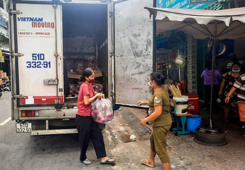 Kiểm soát chặt chẽ người ra vào TP.HCM, đảm bảo hàng hóa không ách tắc - Ảnh 2. Kiểm soát chặt chẽ người ra vào TP.HCM, đảm bảo hàng hóa không ách tắc - Ảnh 2.