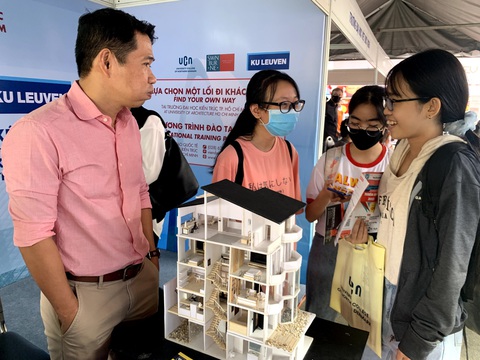 ĐH Kiến trúc TP.HCM dời lịch thi năng khiếu - Ảnh 1. ĐH Kiến trúc TP.HCM dời lịch thi năng khiếu - Ảnh 1.