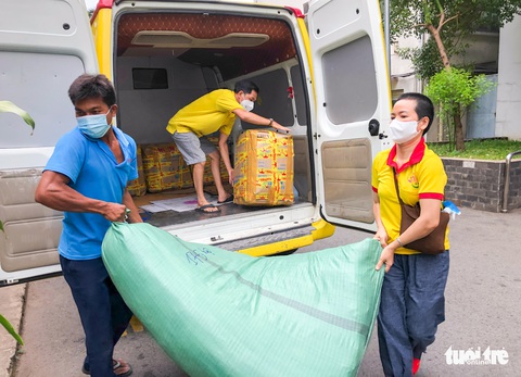 Bệnh viện Nhi đồng 2 nhận khẩu trang và đồ bảo hộ do thiền tự Tường Nguyên tặng - Ảnh 3. Bệnh viện Nhi đồng 2 nhận khẩu trang và đồ bảo hộ do thiền tự Tường Nguyên tặng - Ảnh 3.
