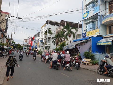 Tối 5-7: Thêm 527 ca mắc, lần đầu tiên số ca mắc trong ngày hơn 1.000 - Ảnh 2. Tối 5-7: Thêm 527 ca mắc, lần đầu tiên số ca mắc trong ngày hơn 1.000 - Ảnh 2.