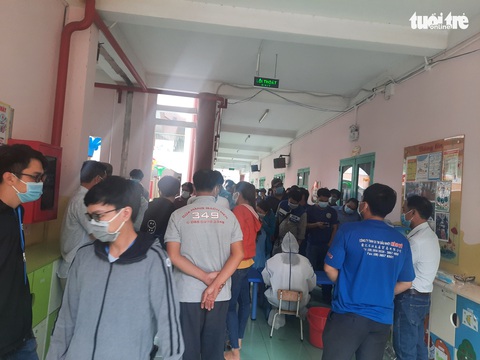 Người dân Sài Gòn đổ xô xét nghiệm COVID-19, nhiều bệnh viện quá tải - Ảnh 5. Người dân Sài Gòn đổ xô xét nghiệm COVID-19, nhiều bệnh viện quá tải - Ảnh 5.