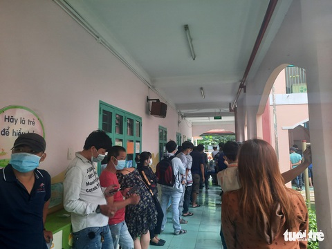 Người dân Sài Gòn đổ xô xét nghiệm COVID-19, nhiều bệnh viện quá tải - Ảnh 6. Người dân Sài Gòn đổ xô xét nghiệm COVID-19, nhiều bệnh viện quá tải - Ảnh 6.
