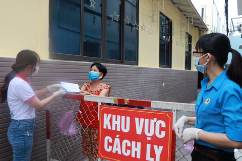 Gần 1,2 tỉ đồng hỗ trợ người yếu thế bị ảnh hưởng COVID-19 - Ảnh 1. Gần 1,2 tỉ đồng hỗ trợ người yếu thế bị ảnh hưởng COVID-19 - Ảnh 1.