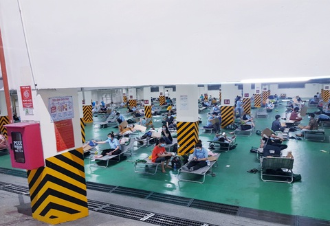 Bình Dương khát xét nghiệm COVID-19, 350 tình nguyện viên Hà Nội hỗ trợ - Ảnh 3. Bình Dương khát xét nghiệm COVID-19, 350 tình nguyện viên Hà Nội hỗ trợ - Ảnh 3.