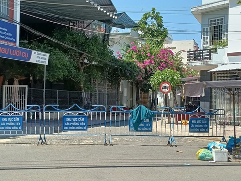 Khánh Hòa ghi nhận thêm 41 ca dương tính COVID-19 với 40 ca cùng 1 thị xã - Ảnh 2. Khánh Hòa ghi nhận thêm 41 ca dương tính COVID-19 với 40 ca cùng 1 thị xã - Ảnh 2.