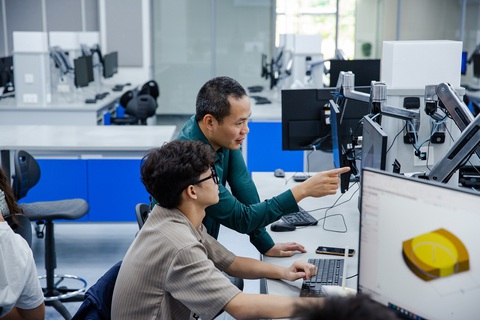 Sinh viên năm nhất được trả lương nghiên cứu khoa học - Ảnh 2. Sinh viên năm nhất được trả lương nghiên cứu khoa học - Ảnh 2.