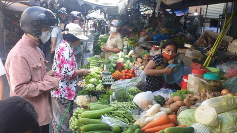 Rà soát, ưu tiên lấy mẫu xét nghiệm nhanh tiểu thương ở 21 quận, huyện - Ảnh 1. Rà soát, ưu tiên lấy mẫu xét nghiệm nhanh tiểu thương ở 21 quận, huyện - Ảnh 1.