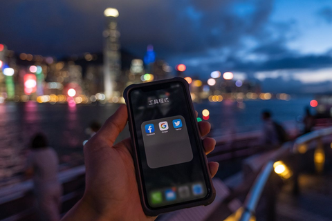 Facebook, Twitter và Google dọa rút khỏi Hong Kong vì luật chống doxing - Ảnh 1. Facebook, Twitter và Google dọa rút khỏi Hong Kong vì luật chống doxing - Ảnh 1.