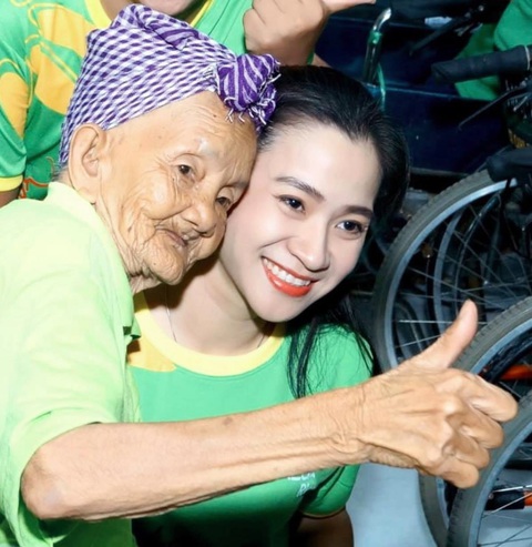 Nhiều nghệ sĩ nghỉ chơi Facebook, vì chán phong trào chửi bới ì xèo? - Ảnh 1. Nhiều nghệ sĩ nghỉ chơi Facebook, vì chán phong trào chửi bới ì xèo? - Ảnh 1.