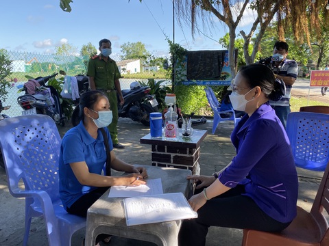 Bị đòi giấy âm tính, nhiều người từ nơi khác đến Sóc Trăng khám bệnh để xét nghiệm COVID-19 - Ảnh 1. Bị đòi giấy âm tính, nhiều người từ nơi khác đến Sóc Trăng khám bệnh để xét nghiệm COVID-19 - Ảnh 1.