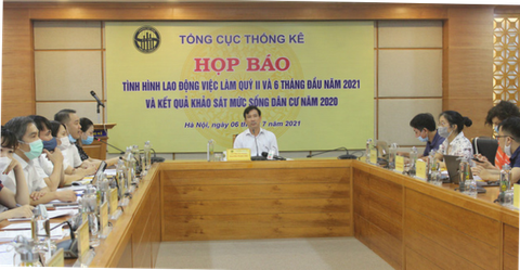 Dịch COVID-19 khó kiểm soát, hàng triệu người thất nghiệp, thiếu việc làm - Ảnh 1. Dịch COVID-19 khó kiểm soát, hàng triệu người thất nghiệp, thiếu việc làm - Ảnh 1.