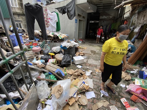 Công nhân môi trường bị nợ lương: ‘Ông Quân viện trưởng phải chịu trách nhiệm’ - Ảnh 2. Công nhân môi trường bị nợ lương: ‘Ông Quân viện trưởng phải chịu trách nhiệm’ - Ảnh 2.