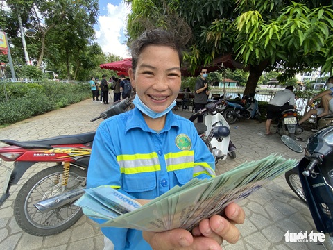 Công nhân môi trường đến nhận nốt lương bị nợ từ 2020 bị làm khó dễ? - Ảnh 6. Công nhân môi trường đến nhận nốt lương bị nợ từ 2020 bị làm khó dễ? - Ảnh 6.