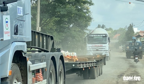 Trạm trộn bêtông vô tư xả thải ra khu dân cư để chạy đua tiến độ công trình điện gió - Ảnh 4. Trạm trộn bêtông vô tư xả thải ra khu dân cư để chạy đua tiến độ công trình điện gió - Ảnh 4.