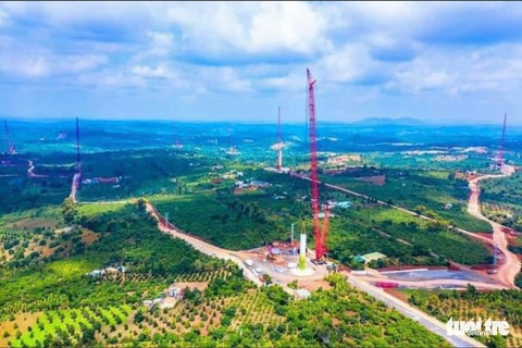 Trạm trộn bêtông vô tư xả thải ra khu dân cư để chạy đua tiến độ công trình điện gió - Ảnh 7. Trạm trộn bêtông vô tư xả thải ra khu dân cư để chạy đua tiến độ công trình điện gió - Ảnh 7.
