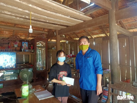 ‘Con sẽ gắng thi tốt, đậu đại học rồi làm cô giáo như bố mong ước’ - Ảnh 3. ‘Con sẽ gắng thi tốt, đậu đại học rồi làm cô giáo như bố mong ước’ - Ảnh 3.