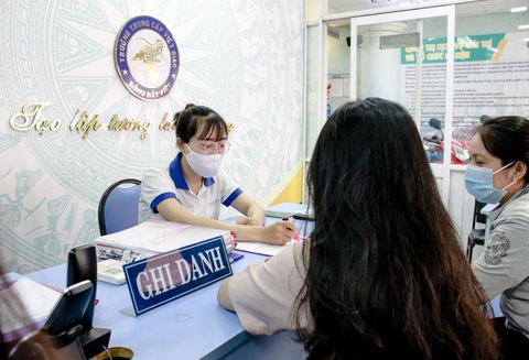 TP.HCM hoãn thi lớp 10: nhiều phụ huynh nộp hồ sơ nhập học Trung cấp Việt Giao - Ảnh 1. TP.HCM hoãn thi lớp 10: nhiều phụ huynh nộp hồ sơ nhập học Trung cấp Việt Giao - Ảnh 1.