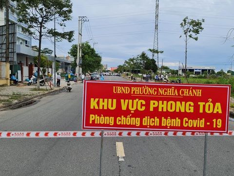 Phong tỏa Bệnh viện Phúc Hưng vì ca dương tính với COVID-19 liên quan đến chợ đầu mối Quảng Ngãi - Ảnh 1. Phong tỏa Bệnh viện Phúc Hưng vì ca dương tính với COVID-19 liên quan đến chợ đầu mối Quảng Ngãi - Ảnh 1.