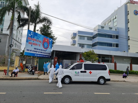 Phong tỏa Bệnh viện Phúc Hưng vì ca dương tính với COVID-19 liên quan đến chợ đầu mối Quảng Ngãi - Ảnh 3. Phong tỏa Bệnh viện Phúc Hưng vì ca dương tính với COVID-19 liên quan đến chợ đầu mối Quảng Ngãi - Ảnh 3.