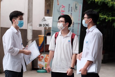 Sóng của Xuân Quỳnh vào đề thi tốt nghiệp, thí sinh kêu hơi khó phần đọc hiểu - Ảnh 6. Sóng của Xuân Quỳnh vào đề thi tốt nghiệp, thí sinh kêu hơi khó phần đọc hiểu - Ảnh 6.