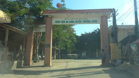 Bệnh viện duy nhất huyện miền núi Thường Xuân dừng nhận bệnh nhân do có ca COVID-19 - Ảnh 1. Bệnh viện duy nhất huyện miền núi Thường Xuân dừng nhận bệnh nhân do có ca COVID-19 - Ảnh 1.