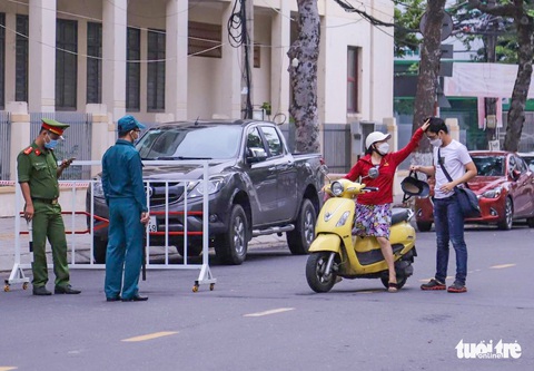 Phụ huynh trong kỳ thi đặc biệt: Đừng lo, có mẹ đang chờ - Ảnh 11. Phụ huynh trong kỳ thi đặc biệt: Đừng lo, có mẹ đang chờ - Ảnh 11.