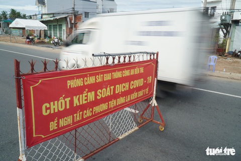 Dân ùn ùn xét nghiệm COVID-19 để có giấy thông hành ra vào Bến Tre - Ảnh 3. Dân ùn ùn xét nghiệm COVID-19 để có giấy thông hành ra vào Bến Tre - Ảnh 3.