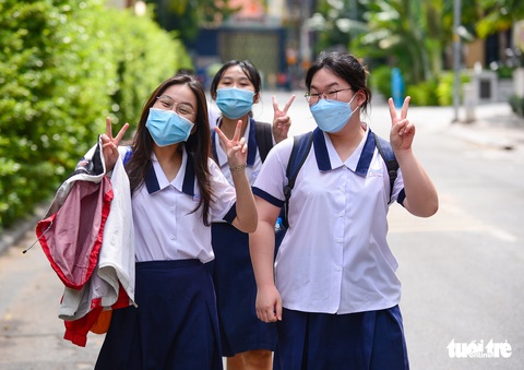 Thí sinh vui vẻ, tự tin trong buổi thi đầu tiên - Ảnh 6. Thí sinh vui vẻ, tự tin trong buổi thi đầu tiên - Ảnh 6.
