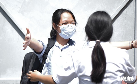 Thí sinh vui vẻ, tự tin trong buổi thi đầu tiên - Ảnh 8. Thí sinh vui vẻ, tự tin trong buổi thi đầu tiên - Ảnh 8.