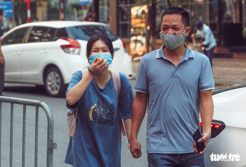 Phụ huynh trong kỳ thi đặc biệt: Đừng lo, có mẹ đang chờ - Ảnh 3. Phụ huynh trong kỳ thi đặc biệt: Đừng lo, có mẹ đang chờ - Ảnh 3.