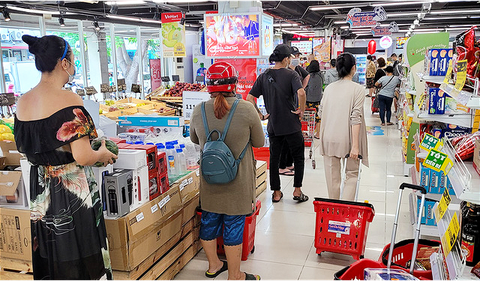Khách đổ về siêu thị mua hàng, TP.HCM khẳng định tăng mức phục vụ - Ảnh 1. Khách đổ về siêu thị mua hàng, TP.HCM khẳng định tăng mức phục vụ - Ảnh 1.
