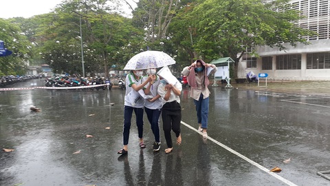 Chiều nay thí sinh thi toán, đề sẽ nhẹ nhàng như văn? - Ảnh 2. Chiều nay thí sinh thi toán, đề sẽ nhẹ nhàng như văn? - Ảnh 2.