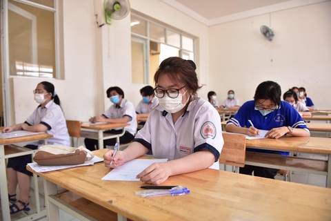 Sáng nay, gần 1 triệu thí sinh thi môn văn - Ảnh 22. Sáng nay, gần 1 triệu thí sinh thi môn văn - Ảnh 22.