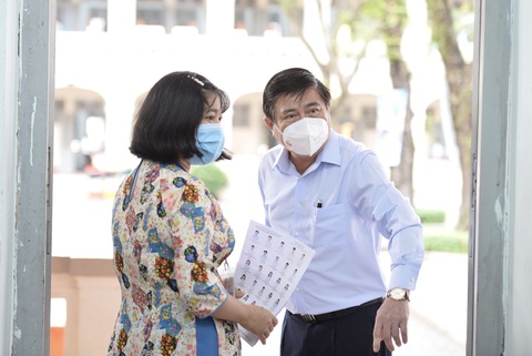 Sáng nay, gần 1 triệu thí sinh thi môn văn - Ảnh 2. Sáng nay, gần 1 triệu thí sinh thi môn văn - Ảnh 2.