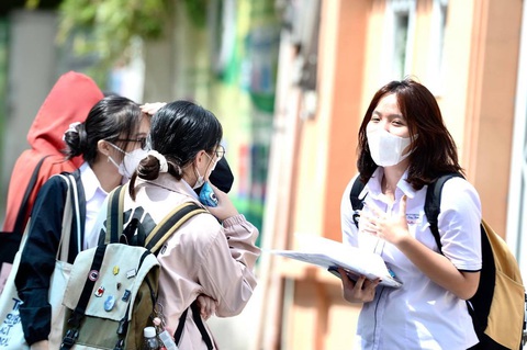 Sóng của Xuân Quỳnh vào đề thi tốt nghiệp, thí sinh kêu hơi khó phần đọc hiểu - Ảnh 5. Sóng của Xuân Quỳnh vào đề thi tốt nghiệp, thí sinh kêu hơi khó phần đọc hiểu - Ảnh 5.