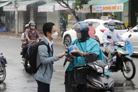 Sáng nay, gần 1 triệu thí sinh thi môn văn - Ảnh 5. Sáng nay, gần 1 triệu thí sinh thi môn văn - Ảnh 5.