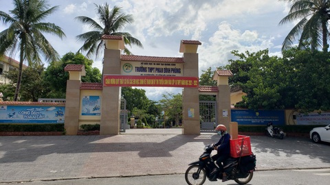 Con điểm tốt mà không có chỗ vào lớp 10, phụ huynh đứng ngồi không yên - Ảnh 2. Con điểm tốt mà không có chỗ vào lớp 10, phụ huynh đứng ngồi không yên - Ảnh 2.