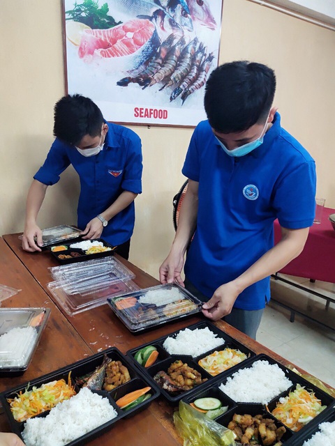 Đội ‘xe ôm 0 đồng’ chở thí sinh xa nhà, thí sinh khuyết tật đến điểm thi - Ảnh 5. Đội ‘xe ôm 0 đồng’ chở thí sinh xa nhà, thí sinh khuyết tật đến điểm thi - Ảnh 5.