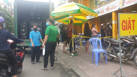 Hết thịt, cá, rau củ... chỉ là tạm thời, hàng sẽ đầy lại ngay vào chiều, tối - Ảnh 4. Hết thịt, cá, rau củ... chỉ là tạm thời, hàng sẽ đầy lại ngay vào chiều, tối - Ảnh 4.
