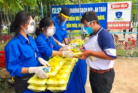 Những điểm tựa thầm lặng mùa thi - Ảnh 7. Những điểm tựa thầm lặng mùa thi - Ảnh 7.
