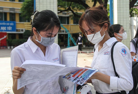 Đề thi ngoại ngữ dễ thở, thí sinh tươi rói ra về - Ảnh 4. Đề thi ngoại ngữ dễ thở, thí sinh tươi rói ra về - Ảnh 4.