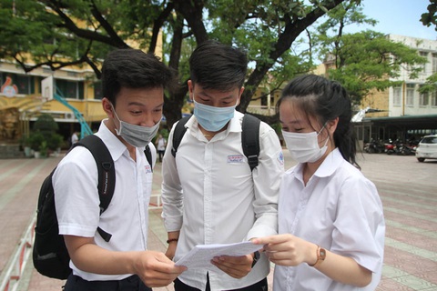 Thí sinh đánh giá đề lý, hóa, sinh có sự phân hóa rõ rệt - Ảnh 1. Thí sinh đánh giá đề lý, hóa, sinh có sự phân hóa rõ rệt - Ảnh 1.