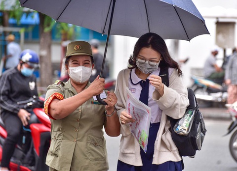 Những điểm tựa thầm lặng mùa thi - Ảnh 1. Những điểm tựa thầm lặng mùa thi - Ảnh 1.