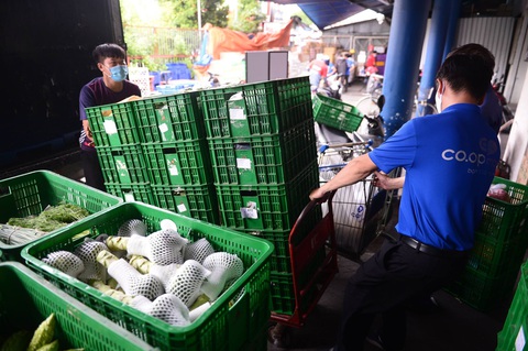 Hết thịt, cá, rau củ... chỉ là tạm thời, hàng sẽ đầy lại ngay vào chiều, tối - Ảnh 6. Hết thịt, cá, rau củ... chỉ là tạm thời, hàng sẽ đầy lại ngay vào chiều, tối - Ảnh 6.
