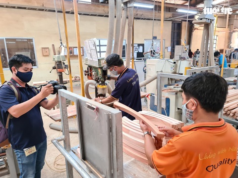 HỎI - ĐÁP về dịch COVID-19: Người ở TP.HCM làm việc tại Bình Dương và các tỉnh đi lại ra sao? - Ảnh 1. HỎI - ĐÁP về dịch COVID-19: Người ở TP.HCM làm việc tại Bình Dương và các tỉnh đi lại ra sao? - Ảnh 1.