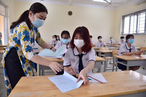 TP.HCM: Cửa hàng tạp hóa bán hàng thiết yếu được hoạt động, còn lại ngừng - Ảnh 3. TP.HCM: Cửa hàng tạp hóa bán hàng thiết yếu được hoạt động, còn lại ngừng - Ảnh 3.