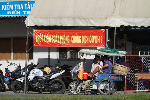 Xét tuổi thọ của giấy xét nghiệm COVID-19: Mỗi nơi áp dụng một kiểu - Ảnh 2. Xét tuổi thọ của giấy xét nghiệm COVID-19: Mỗi nơi áp dụng một kiểu - Ảnh 2.
